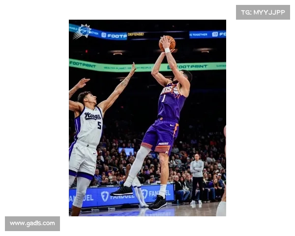 布克关键时刻超高水平投篮助太阳逆转取胜展现冷静与决胜实力