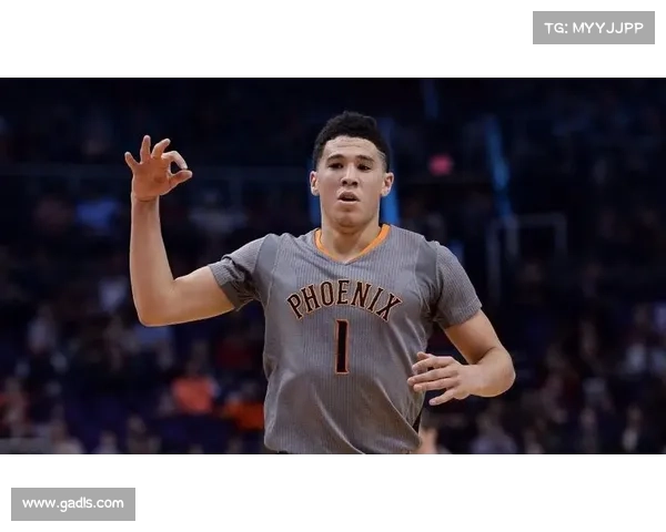 德文·布克与粉丝互动频繁分享生活点滴展现真实自我 德文·布克与粉丝互动频繁分享生活点滴展现真实自我