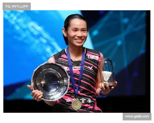 戴资颖在斯洛伐克公开赛精彩网前假动作成功得分展现高超技艺 戴资颖在斯洛伐克公开赛精彩网前假动作成功得分展现高超技艺