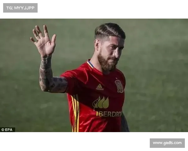 拉莫斯携手奢侈品牌推出限量版配饰 引领时尚与运动跨界融合